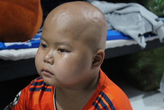 Con muốn sống: Người mẹ nghèo cầu cứu, 'sẽ bán nhà để cứu con ung thư'- Ảnh 3. Con muốn sống: Người mẹ nghèo cầu cứu, 'sẽ bán nhà để cứu con ung thư'- Ảnh 3.