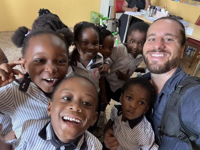 Bùng nổ xu hướng du lịch miễn phí của giới trẻ - Ảnh 2.