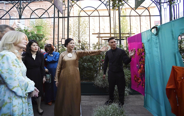 Thời trang ngoại giao- Ảnh 2. Thời trang ngoại giao- Ảnh 2.