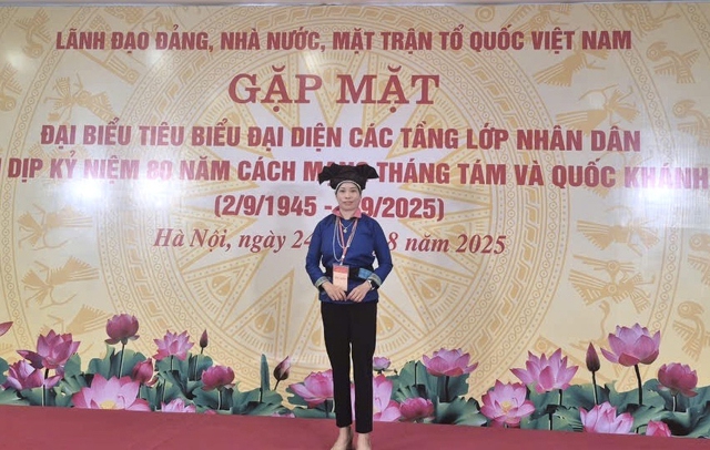 Lù Thị Tuyên: Người phụ nữ giúp dân làm giàu trên cao nguyên đá Hà Giang - Ảnh 3. Lù Thị Tuyên: Người phụ nữ giúp dân làm giàu trên cao nguyên đá Hà Giang - Ảnh 3.
