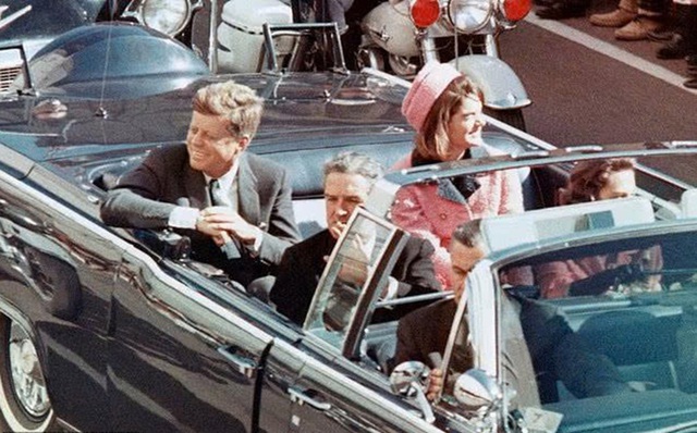 Julia Fox g&acirc;y phẫn nộ với tạo h&igrave;nh phu nh&acirc;n Jackie Kennedy đẫm m&aacute;u  - Ảnh 3.