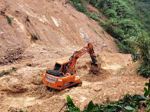 Đà Nẵng công bố tình huống khẩn cấp về thiên tai để khắc phục hạ tầng - Ảnh 1.