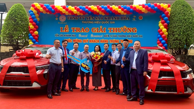2 người ở Hà Nội, Hải Phòng trúng thưởng ô tô của Yến sào Khánh Hòa - Ảnh 3. 2 người ở Hà Nội, Hải Phòng trúng thưởng ô tô của Yến sào Khánh Hòa - Ảnh 3.