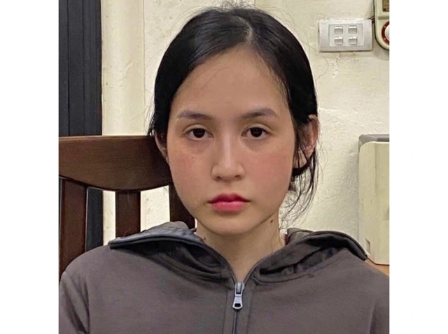 Bắt cô gái ở Hà Nội dụ dỗ nam giới muốn kiếm người yêu để lừa đảo - Ảnh 1.