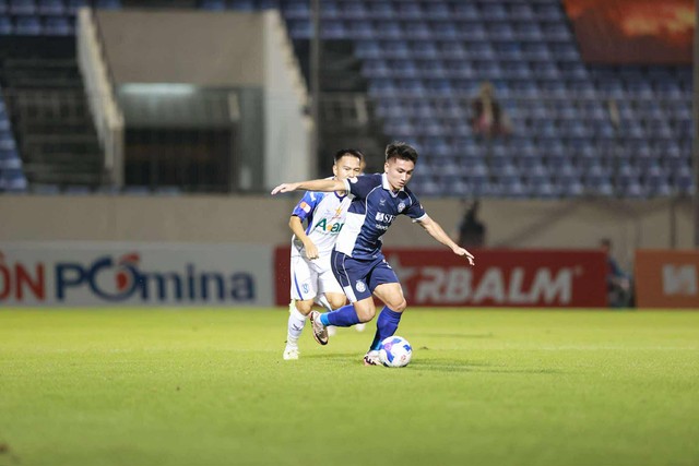 SLNA bị Đà Nẵng chia điểm cực đáng tiếc: Trận ‘chung kết ngược’ nghẹt thở đến phút bù giờ  - Ảnh 3.