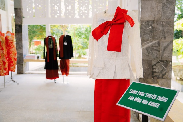 Nghề làm mão, mặt nạ của đồng bào Khmer là di sản văn hóa phi vật thể- Ảnh 8. Nghề làm mão, mặt nạ của đồng bào Khmer là di sản văn hóa phi vật thể- Ảnh 8.