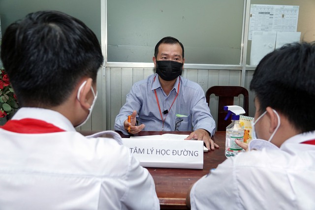 Quay, đăng clip với lời lẽ thô tục: Khoảng trống kỹ năng số của học sinh - Ảnh 2.