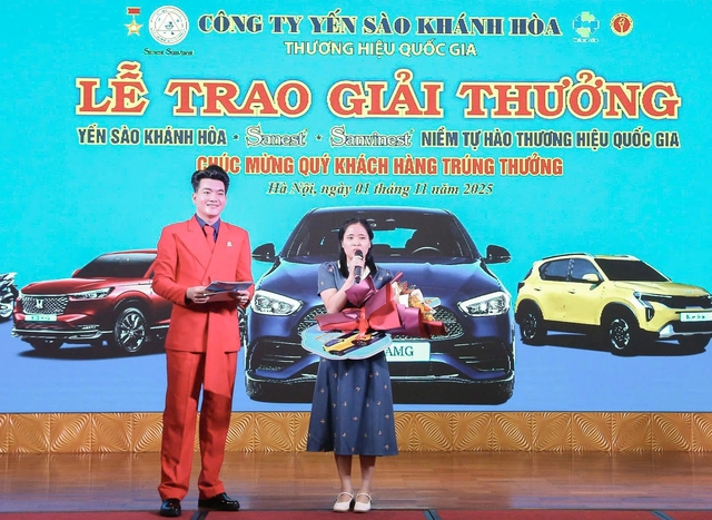 2 khách hàng bất ngờ trúng thưởng ô tô từ Yến Sào Khánh Hòa - Ảnh 1.