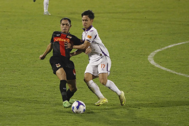 Bảng xếp hạng V-League mới nhất: Ninh B&igrave;nh nguy cơ cao mất ng&ocirc;i đầu, HAGL lại bị đẩy xuống đ&aacute;y- Ảnh 1.