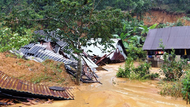 Khi nào Đà Nẵng chi 200 tỉ hỗ trợ người dân bị thiệt hại do mưa lũ? - Ảnh 1. Khi nào Đà Nẵng chi 200 tỉ hỗ trợ người dân bị thiệt hại do mưa lũ? - Ảnh 1.