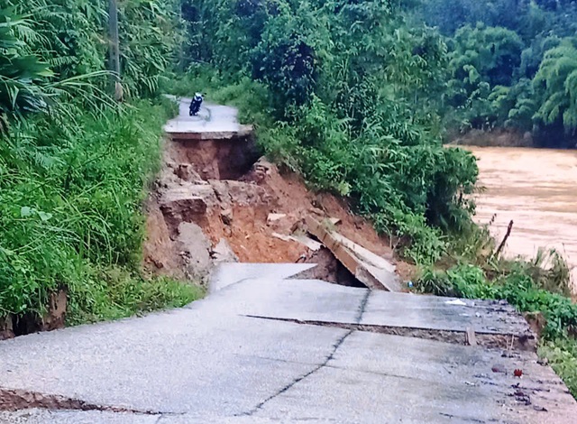 Đà Nẵng sẽ chi 200 tỉ đồng hỗ trợ người dân bị thiệt hại do mưa lũ- Ảnh 1. Đà Nẵng sẽ chi 200 tỉ đồng hỗ trợ người dân bị thiệt hại do mưa lũ- Ảnh 1.