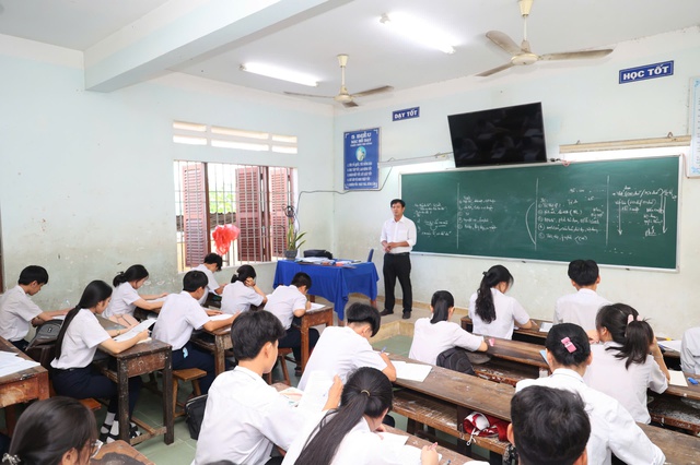 Khánh Hòa sẽ giao quyền tuyển dụng giáo viên cho cấp xã? - Ảnh 1.