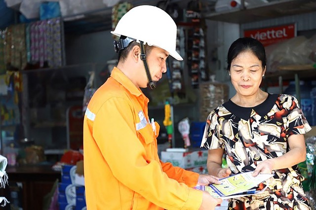 PC L&acirc;m Đồng khuyến c&aacute;o người d&acirc;n sử dụng điện an to&agrave;n trong m&ugrave;a mưa b&atilde;o - Ảnh 1.