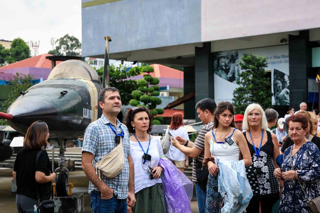 Du lịch bứt tốc bất chấp mưa bão- Ảnh 5.