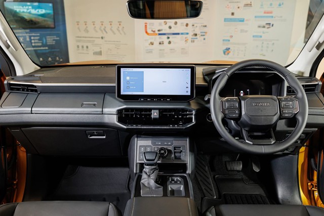 Toyota Hilux 2025 lột x&aacute;c thiết kế, c&oacute; thể về Việt Nam cạnh tranh Ford Ranger - Ảnh 2.