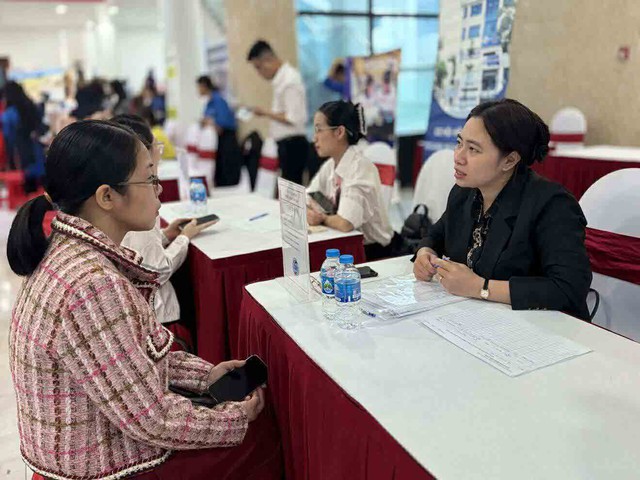 Lương thưởng, cơm ca miễn phí nhưng vẫn khó tuyển lao động phổ thông- Ảnh 1.