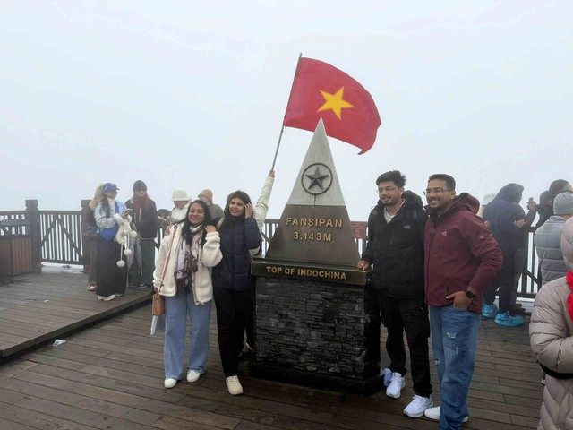 Du lịch bứt tốc bất chấp mưa bão- Ảnh 2.