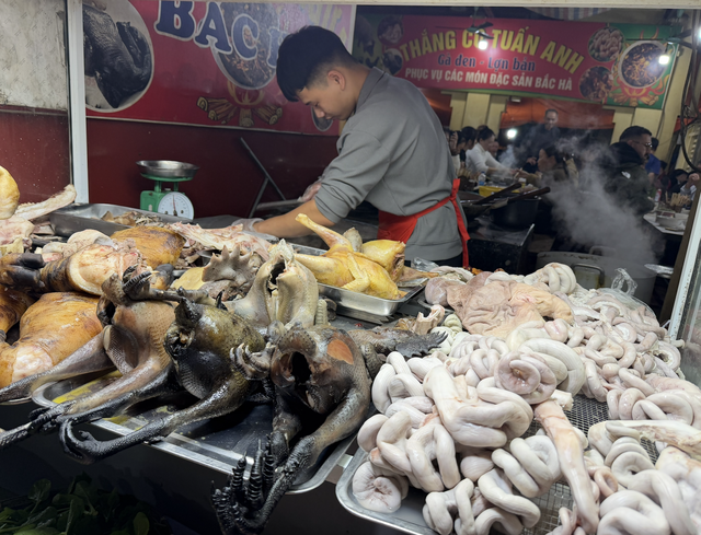 ផ្សារ​បាក់​ហា 'ឋានសួគ៌​ធ្វើ​ម្ហូប' រង​ការ​រិះគន់​ថា​ថ្លៃ? - រូបថត ៥.