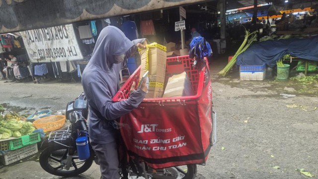 Nghe shipper kể chuyện 'cười ra nước mắt' - Ảnh 1.