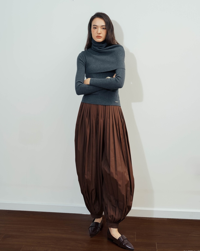 Quần ống rộng, quần jeans phối áo dệt kim tôn vẻ nữ tính, mềm mại của nàng - Ảnh 7.