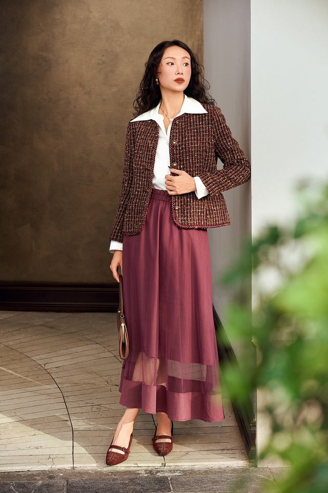 Blazer cổ điển sành điệu cho mọi outfit - Ảnh 2.