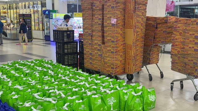 Saigon Co.op khẩn cấp hỗ trợ hàng chục tấn hàng thiết yếu,tiếp sức người dân vùng bão lũ- Ảnh 1. Saigon Co.op khẩn cấp hỗ trợ hàng chục tấn hàng thiết yếu,tiếp sức người dân vùng bão lũ- Ảnh 1.