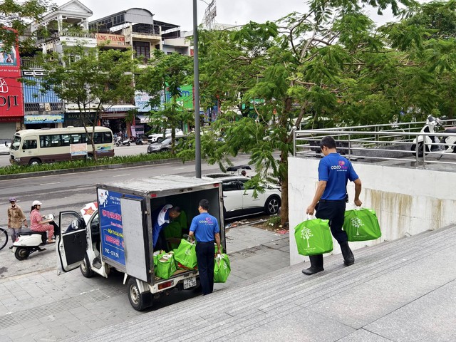 Saigon Co.op khẩn cấp hỗ trợ hàng chục tấn hàng thiết yếu,tiếp sức người dân vùng bão lũ- Ảnh 2. Saigon Co.op khẩn cấp hỗ trợ hàng chục tấn hàng thiết yếu,tiếp sức người dân vùng bão lũ- Ảnh 2.