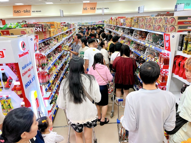 Saigon Co.op khẩn cấp hỗ trợ hàng chục tấn hàng thiết yếu,tiếp sức người dân vùng bão lũ- Ảnh 6. Saigon Co.op khẩn cấp hỗ trợ hàng chục tấn hàng thiết yếu,tiếp sức người dân vùng bão lũ- Ảnh 6.