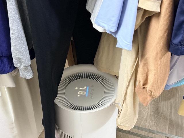 Thời tiết biến động, người miền Bắc tìm mua máy hút ẩm trái mùa - Ảnh 1. Thời tiết biến động, người miền Bắc tìm mua máy hút ẩm trái mùa - Ảnh 1.