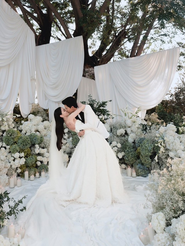 Đám cưới cổ tích của &apos;ma nữ&apos; đẹp nhất Thái Lan Mai Davika - Ảnh 2.