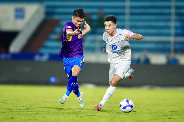 Xuân Mạnh ghi siêu phẩm, CLB Hà Nội và huyền thoại Harry Kewell hòa thót tim Nam Định- Ảnh 5. Xuân Mạnh ghi siêu phẩm, CLB Hà Nội và huyền thoại Harry Kewell hòa thót tim Nam Định- Ảnh 5.