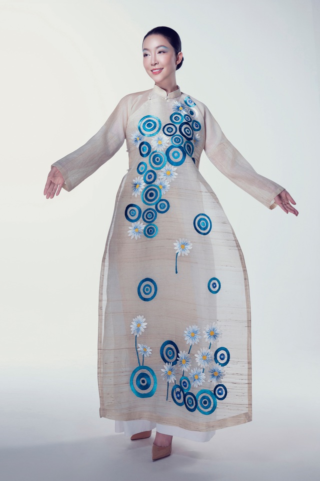 Nghệ sĩ Linh Nga tỏa sáng trong bst lấy cảm hứng từ sử thi của người Mường - Ảnh 8.