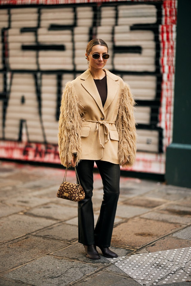 Một chiếc thắt lưng, 'biến' áo blazer thành đỉnh cao - Ảnh 4.