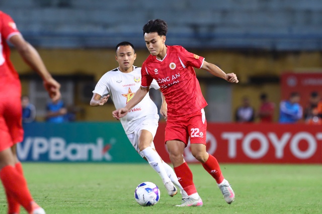 Quang Hải 'vẽ đường cong' tuyệt đẹp, CLB CAHN thắng đậm đội H&agrave; Tĩnh- Ảnh 1.