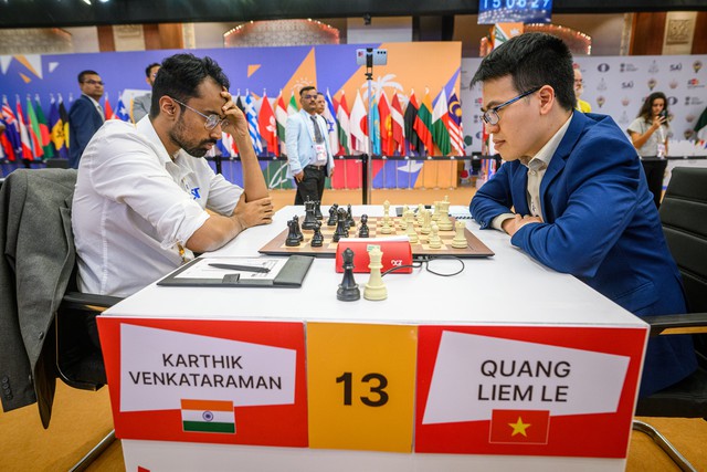 Lê Quang Liêm chia điểm với nhà vô địch Ấn Độ tại World Cup cờ vua 2025- Ảnh 1. Lê Quang Liêm chia điểm với nhà vô địch Ấn Độ tại World Cup cờ vua 2025- Ảnh 1.