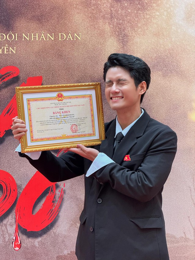  Đ&igrave;nh Khang 'Mưa đỏ' n&oacute;i g&igrave; trước những clip đ&ugrave;a giỡn tr&ecirc;n mạng? - Ảnh 2.