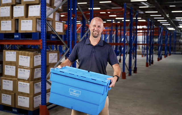 Người đ&agrave;n &ocirc;ng Mỹ t&aacute;i chế container cũ, l&agrave;m nh&agrave; kho cho thu&ecirc; ở Việt Nam- Ảnh 1.