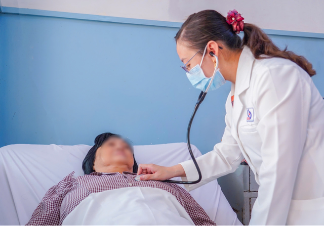 TP.HCM: Đã có gần 300 người nhập viện nghi ngộ độc sau ăn bánh mì - Ảnh 1.