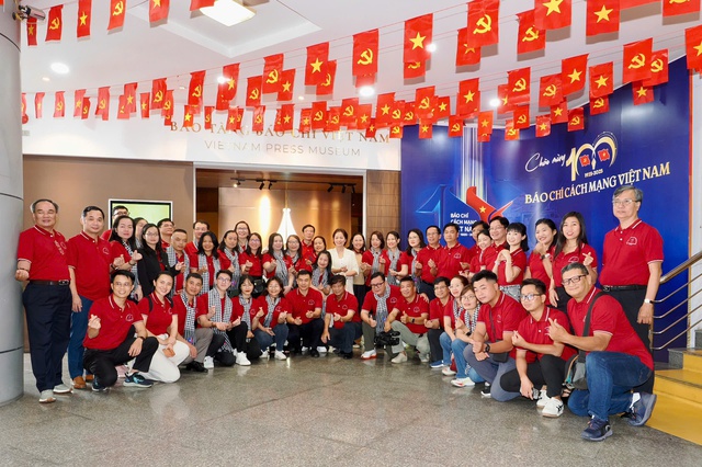 Đoàn cán bộ tuyên giáo, phóng viên TP.HCM tham quan Bảo tàng Báo chí Việt Nam - Ảnh 1.