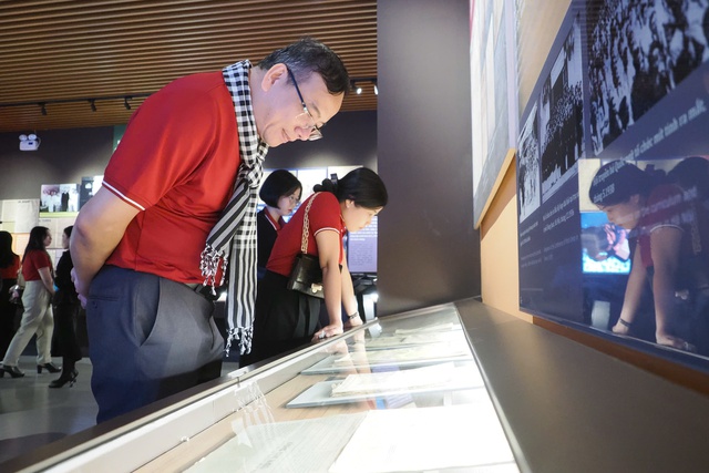 Đoàn cán bộ tuyên giáo, phóng viên TP.HCM tham quan Bảo tàng Báo chí Việt Nam - Ảnh 3.