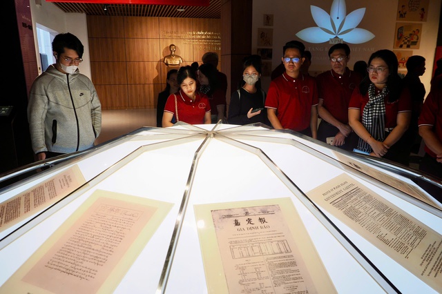 Đoàn cán bộ tuyên giáo, phóng viên TP.HCM tham quan Bảo tàng Báo chí Việt Nam - Ảnh 2.