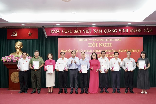 Báo Thanh Niên nhận giải tập thể xuất sắc về công tác phòng, chống tham nhũng TP.HCM - Ảnh 1.