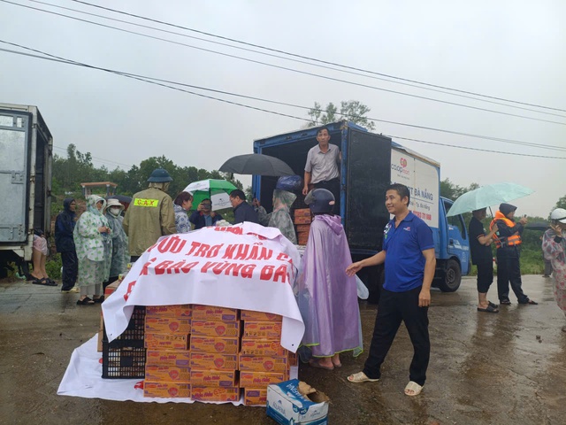 Saigon Co.op giữ vững bình ổn hàng hóa, san sẻ cùng bà con vùng lũ- Ảnh 1.