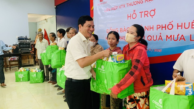 Saigon Co.op giữ vững bình ổn hàng hóa, san sẻ cùng bà con vùng lũ- Ảnh 2.