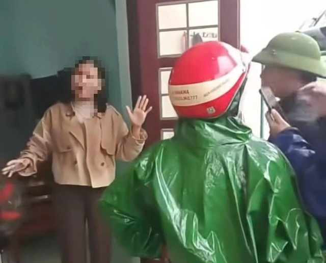 Phó hiệu trưởng vụ học sinh nghi ngộ độc sẽ trở lại sau 2 lần đình chỉ? - Ảnh 1.