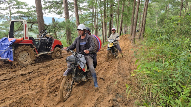 Sạt lở đèo D'Ran khiến giá vận chuyển hàng hóa tăng cao gấp đôi - Ảnh 5.