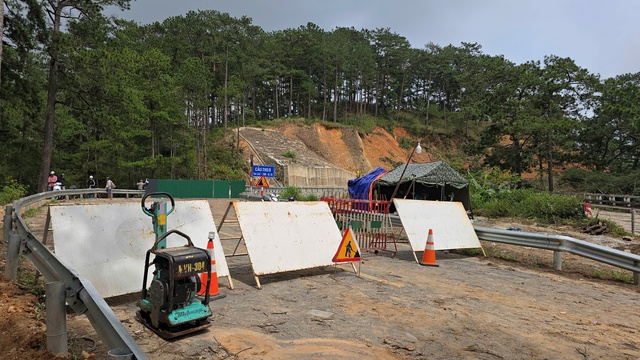 Sạt lở đèo D'Ran khiến giá vận chuyển hàng hóa tăng cao gấp đôi - Ảnh 11.