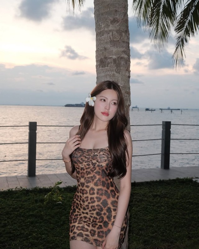 'Biến hóa' đa dạng với họa tiết da báo- Ảnh 1.