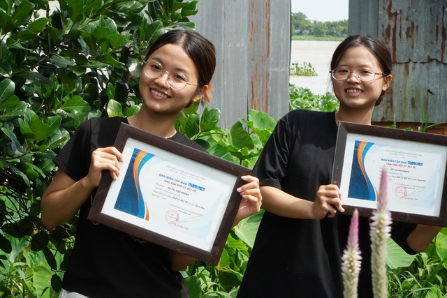 Hai chị em giành nhiều học bổng sau khi được Báo Thanh Niên giúp đỡ- Ảnh 1.