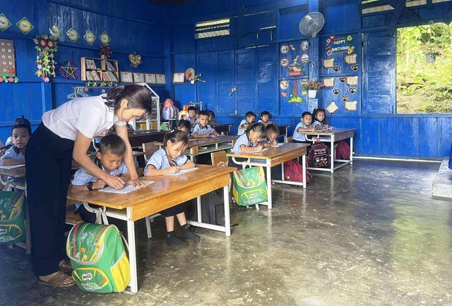 Băng rừng gọi học tr&ograve; về lại lớp - Ảnh 3.